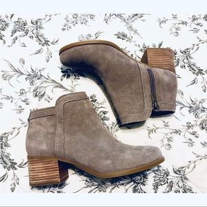 Koolaburra by UGG Thia Taupe Suede Ankle Boots